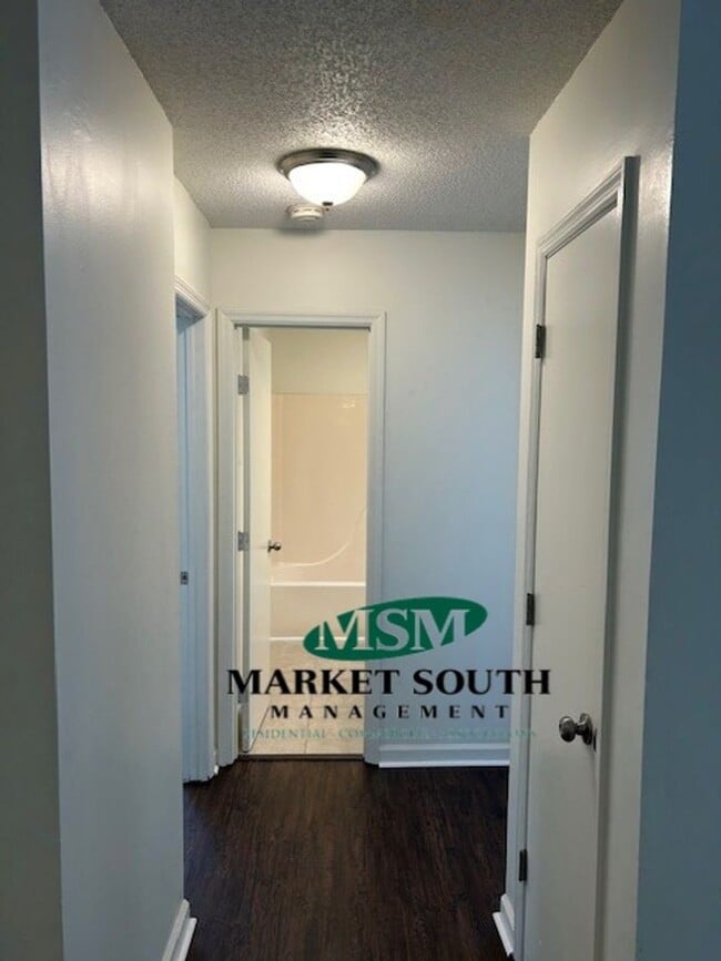 Building Photo - BRANDLEWOOD CUL-DE-SAC OFF GARRARD