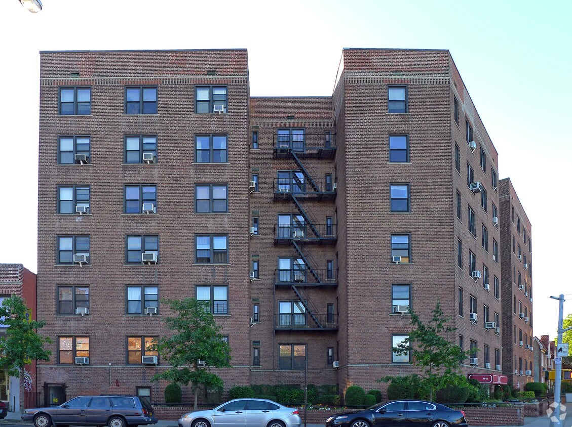 Building Photo - 40-04 Greenpoint Ave
