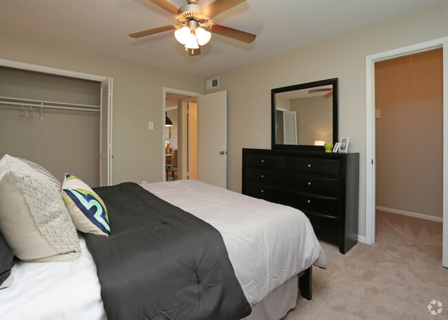 Bedroom - Brittany Place Apartments