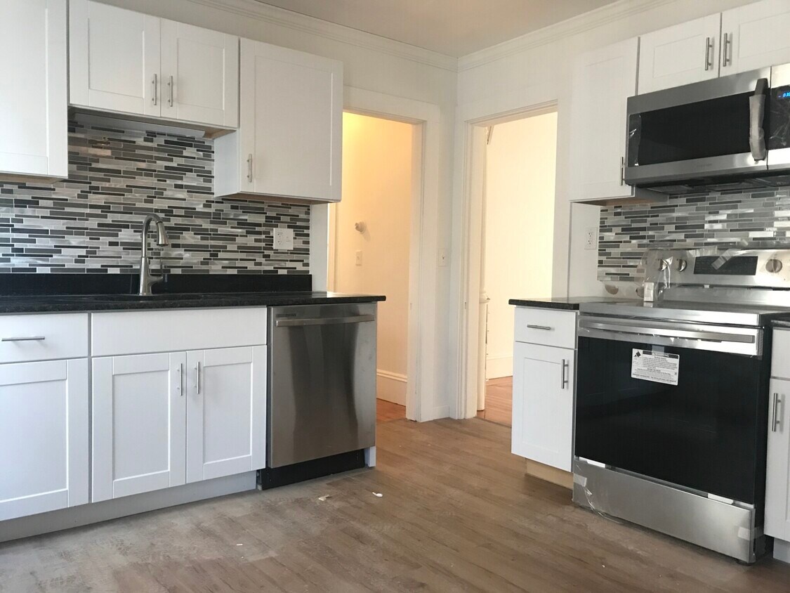Foto principal - 6 Endicott Ave