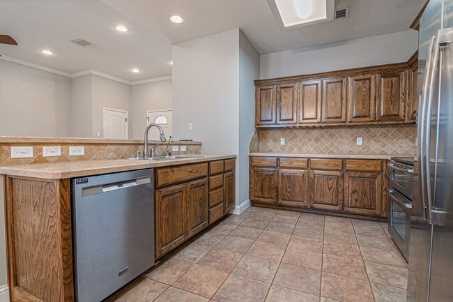 Building Photo - 5710 Llano Ct