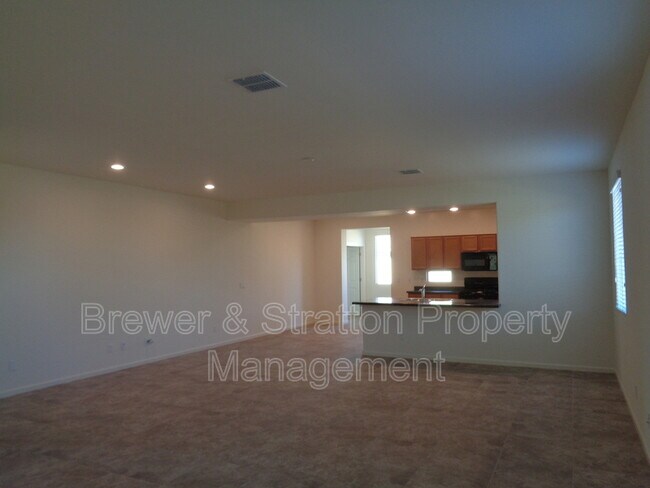 Building Photo - 13004 W Fleetwood Ln