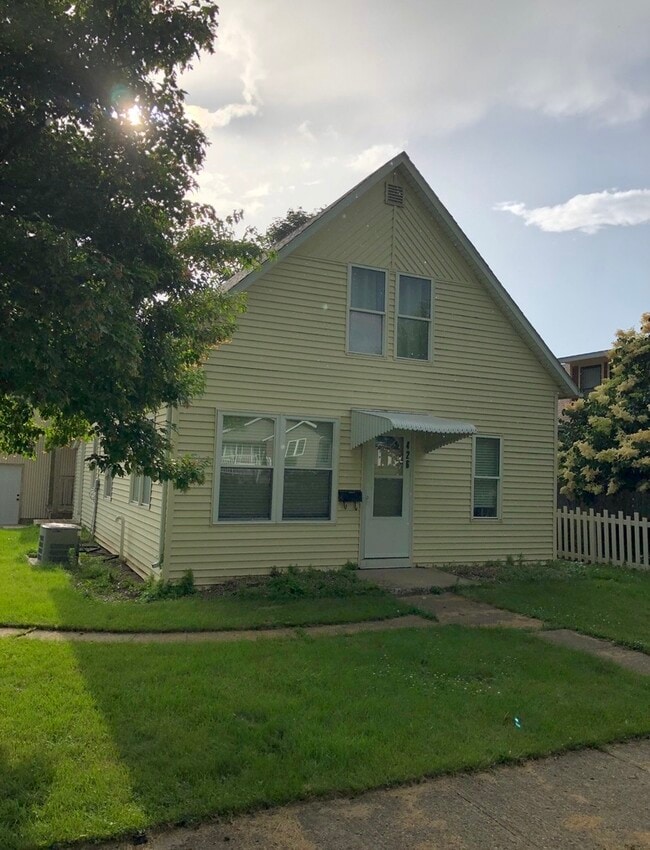 Building Photo - 426 Arizona Ave SW