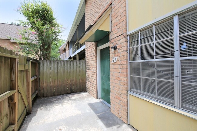 Foto del edificio - 1433 Cedar Post Ln