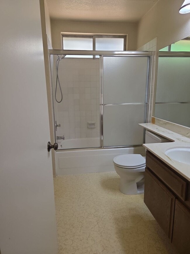 Building Photo - 203 Catalpa Ln