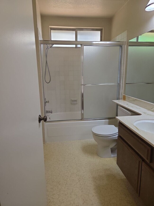 Foto del edificio - 203 Catalpa Ln