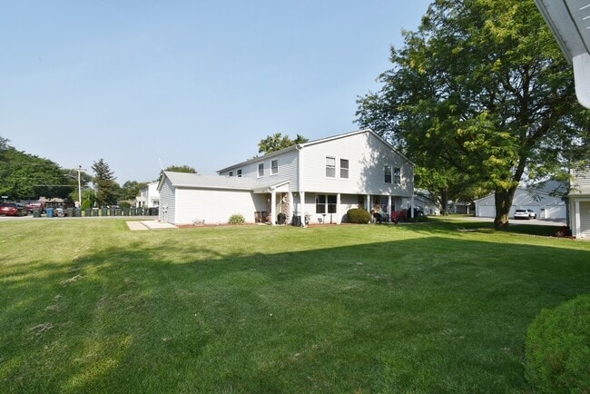 Building Photo - 1387 S Glen Cir