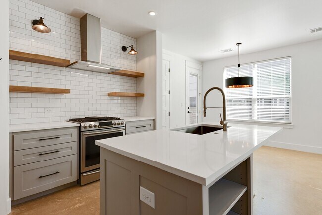 Building Photo - 1203 W 22nd St