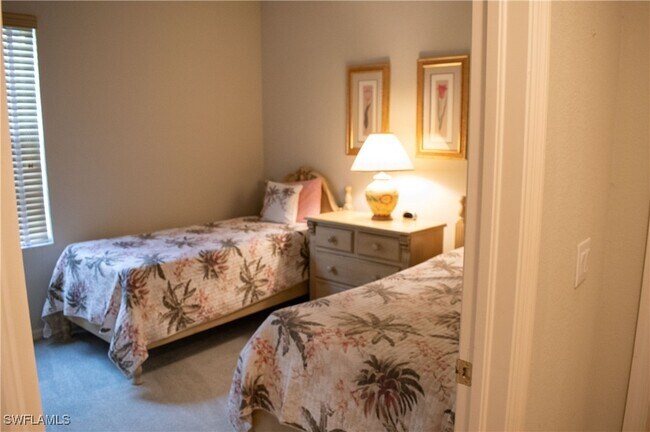 Foto del edificio - 8095 Celeste Dr