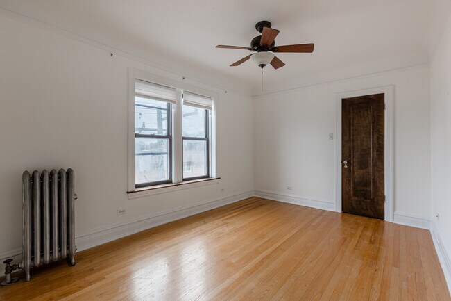 Building Photo - 4211 N Kedvale Ave