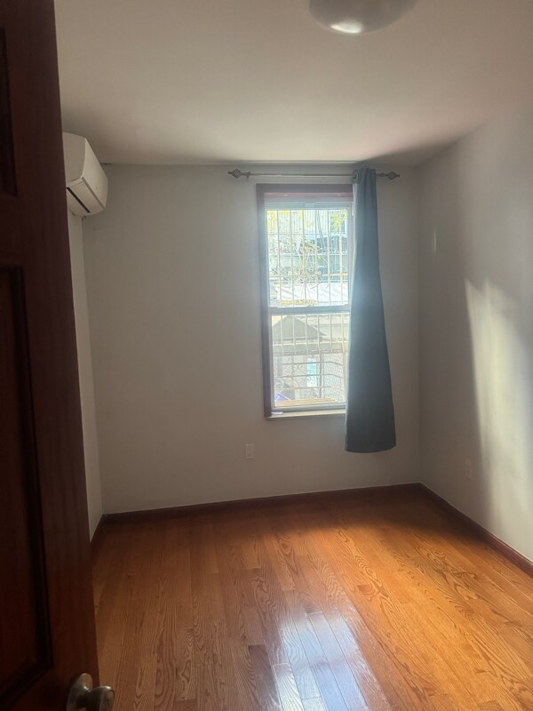 Foto del edificio - 43-18 58th St