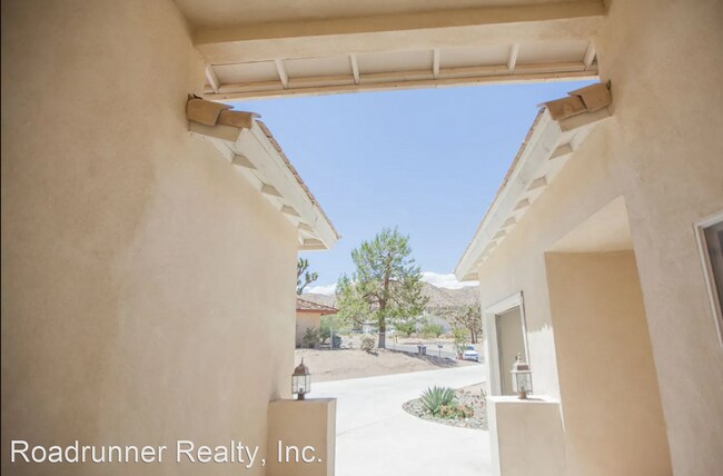Building Photo - 3 br, 2 bath House - 54945 Benecia Trail