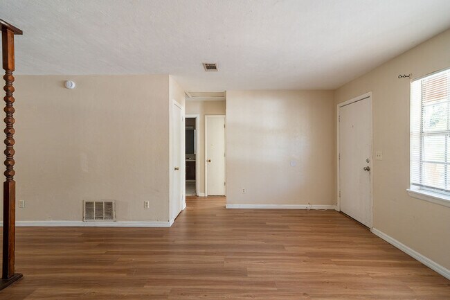 Foto del edificio - 3103 Pontiac Dr