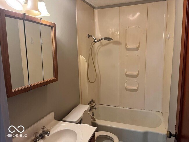 Foto del edificio - 1401 W Camp St