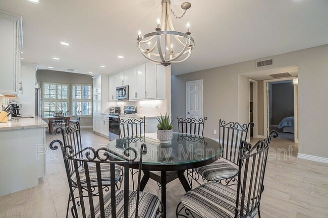 Building Photo - 10527 E Fanfol Ln