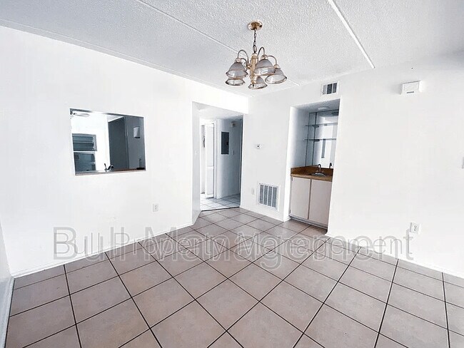 Building Photo - 6503 Dumont Ave