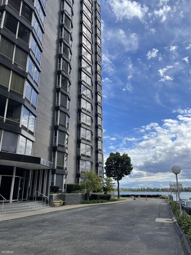 Foto principal - 2 br, 2 bath Condo - Shoreline East Condom...