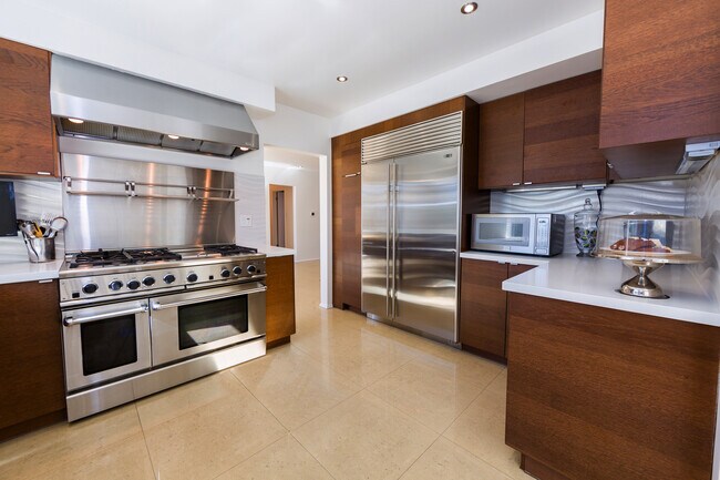 Foto del edificio - 17548 Marilla St