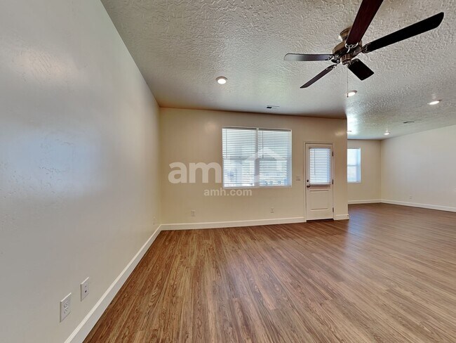 Building Photo - 1233 Wagon Way