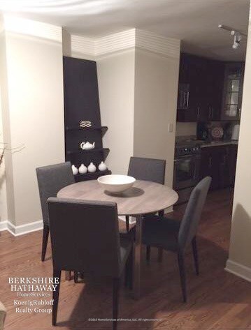 Building Photo - 30 E Division St