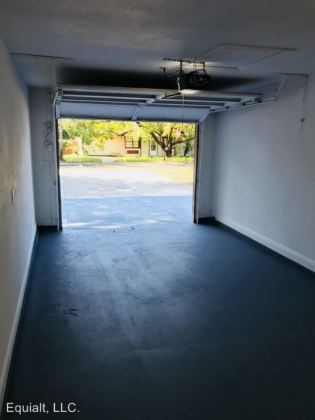 Building Photo - 4 br, 2 bath House - 2236 Gabarone Blvd