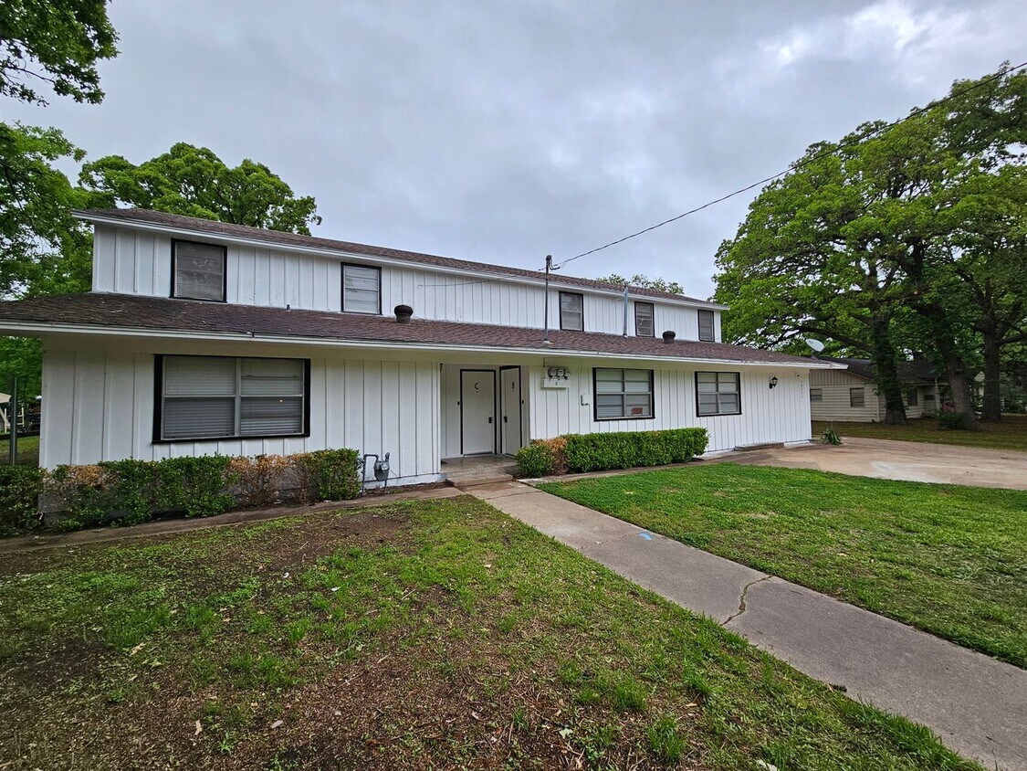Primary Photo - Big open floor plan. Recently renovated