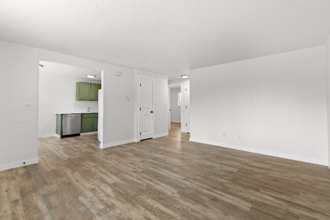 Foto del edificio - 813 Woodford Ave N