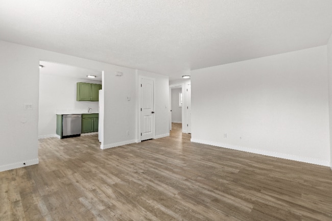 Building Photo - 813 Woodford Ave N