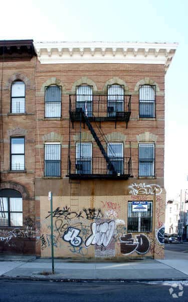 Foto del edificio del 2005 - 562 Evergreen Ave