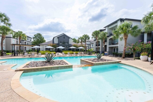 Building Photo - Aura at Westchase