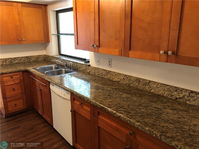 Foto del edificio - 6010 S Falls Cir Dr