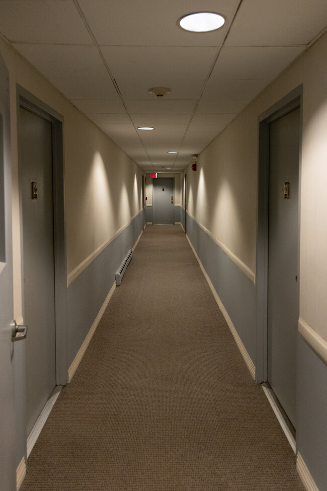 Hallway - 515 Anderson Ave
