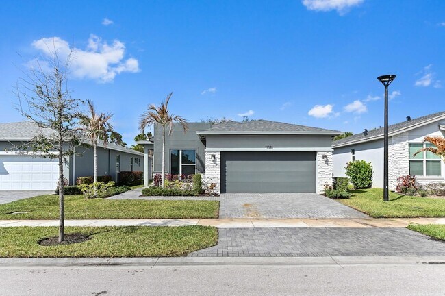 Building Photo - 11381 SW Lyra Dr.