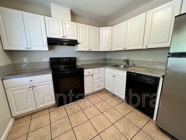 Building Photo - 918 Vermont Ave