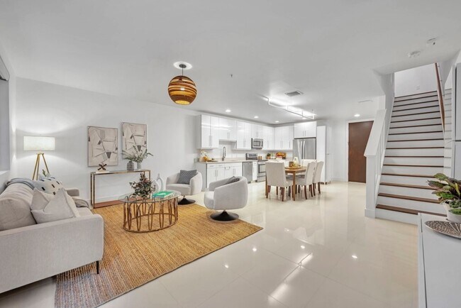 Entrada de la puerta principal (preparada para fotografías) - 438 W Swoope Ave