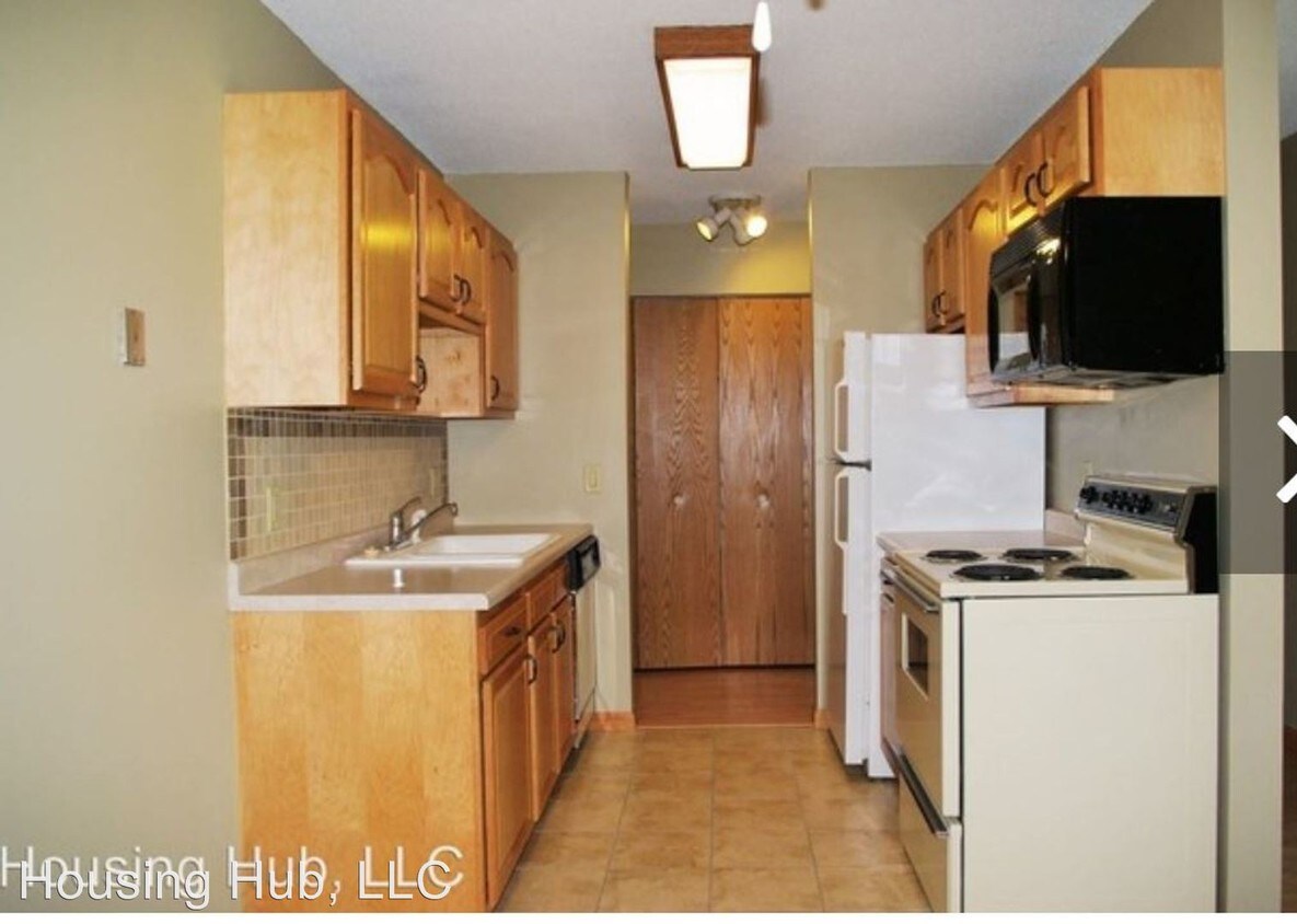 Building Photo - 2021 W 90th St