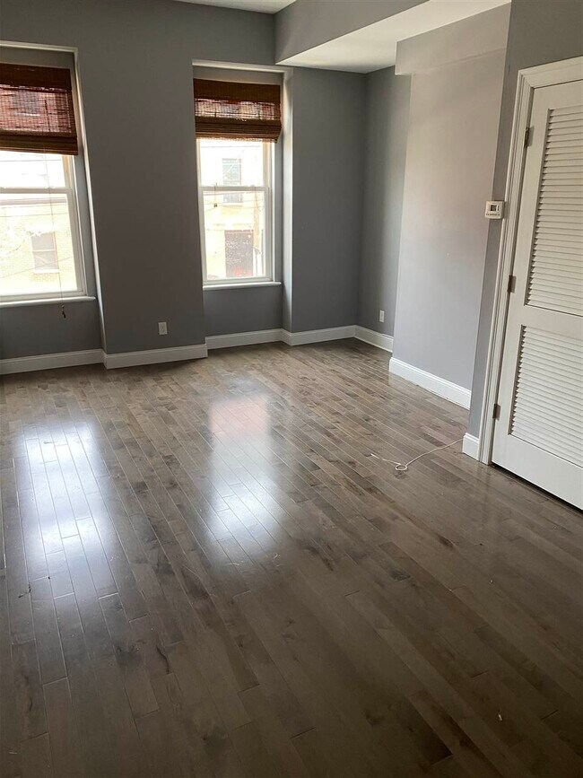 Building Photo - 435 Palisade Ave