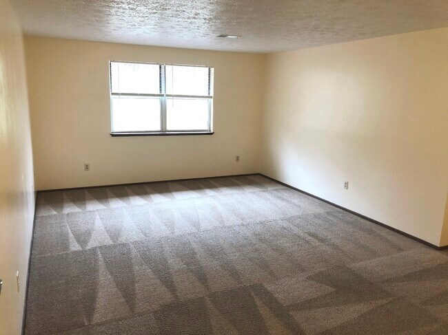 225 Hillview Ln, Youngwood, PA 15697 Apartments