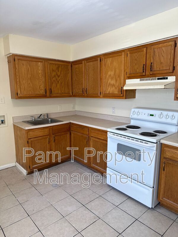 Building Photo - 3 Oak Forest Ln