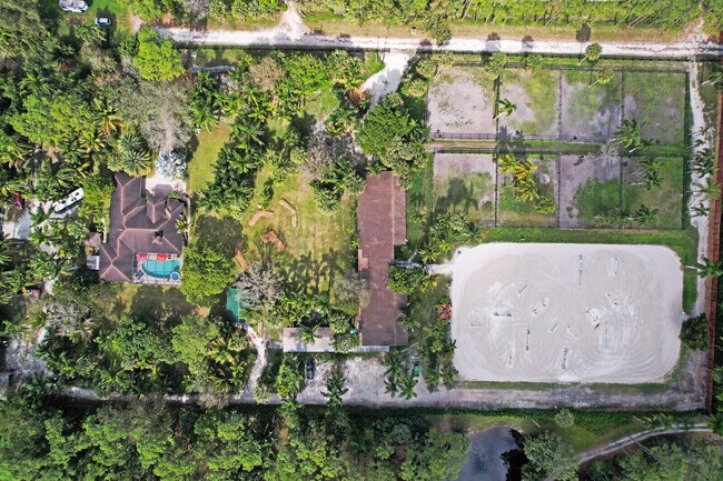 Building Photo - 15200 Timberlane Pl