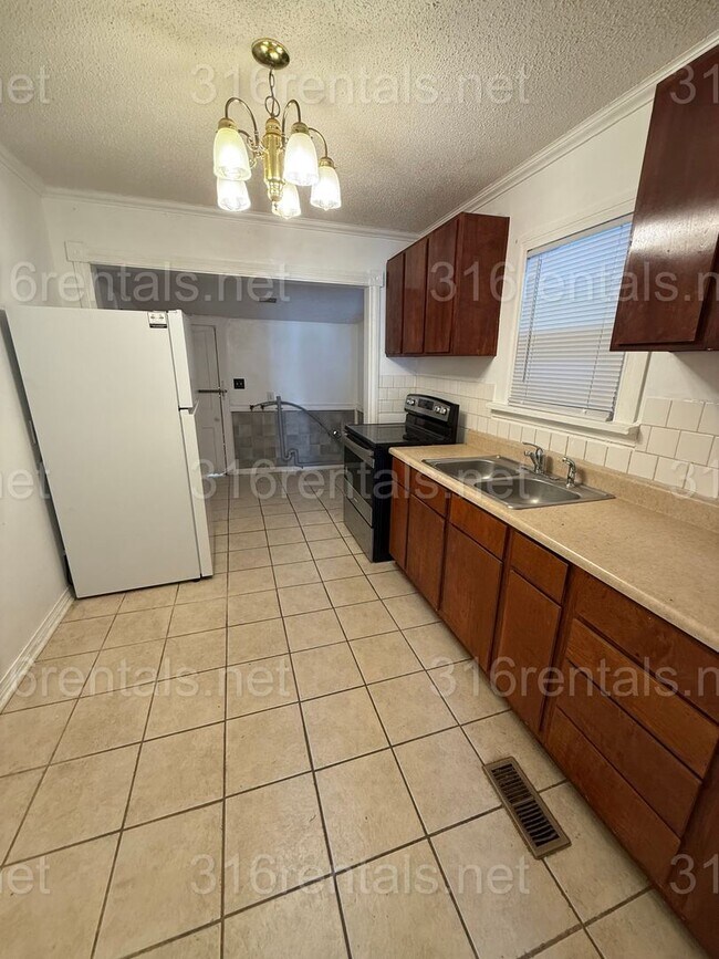 Foto del edificio - $915 - 2 bedroom / 1 bathroom - Single Fam...