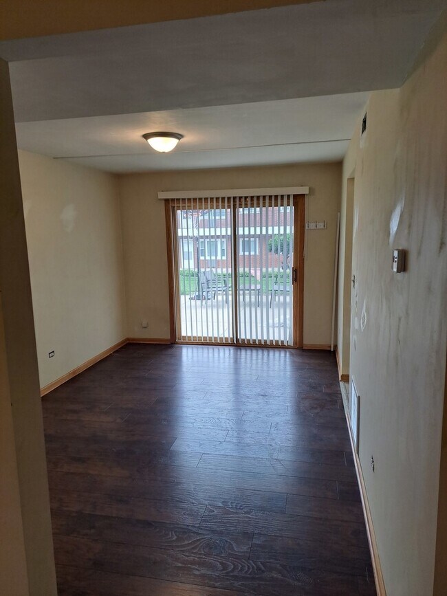 Foto del edificio - 10700 S Roberts Rd