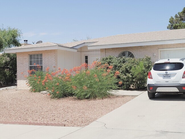 Building Photo - 709 La Chapa Ave