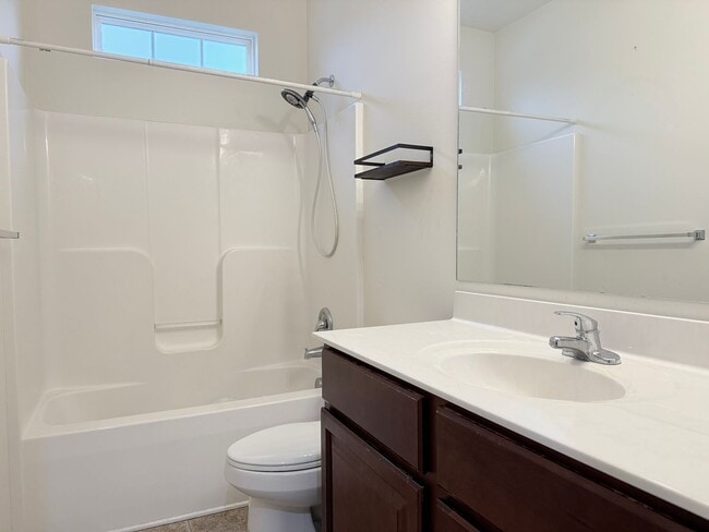 Building Photo - Spacious 3 Bed, 2 Bath Home in Desirable P...