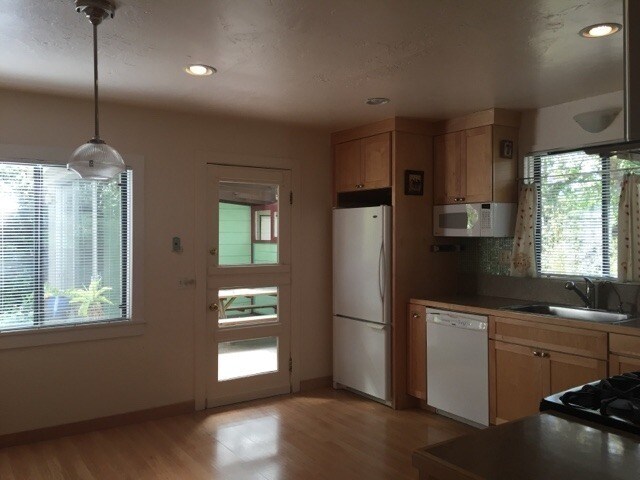 Foto del edificio - Charming Two Bedroom Home in Del Monte Park