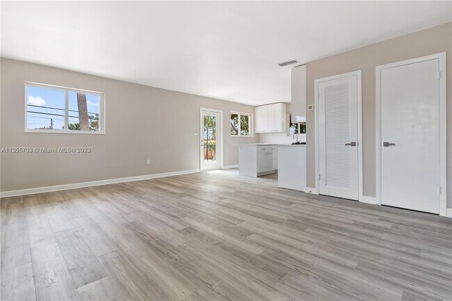 Foto del edificio - 2845 SW 24th St
