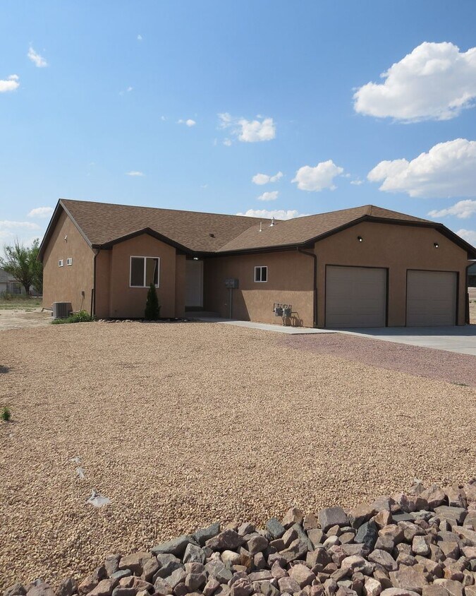 983 S Palomar Dr Unit 985, Pueblo West, CO 81007 Room for Rent in