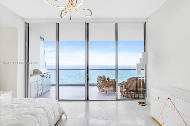 Foto del edificio - 18501 Collins Ave