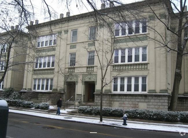 Building Photo - 324 Saint Paul St