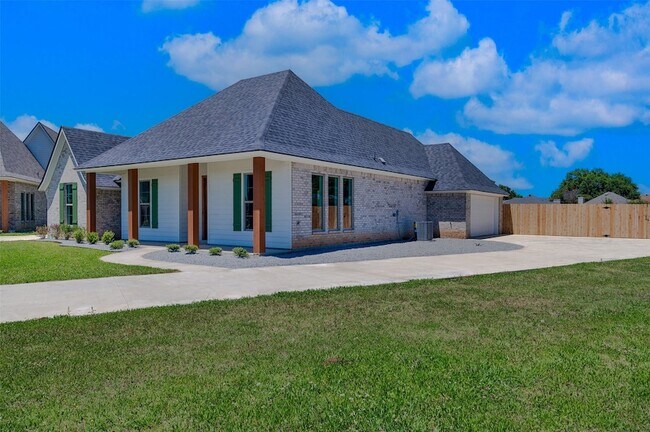 Foto del edificio - 321 Newport Ln